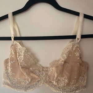 SEXY cream Lace and Nude WACOAL BRA Size 36D EUC